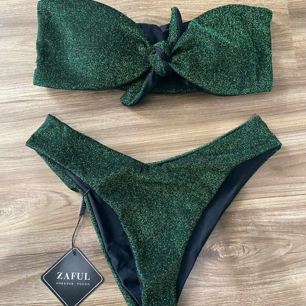 CUTE Emerald green bikini!